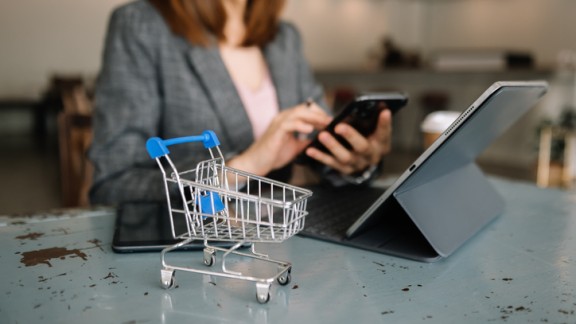 e-commerce offline category strategy.jpg